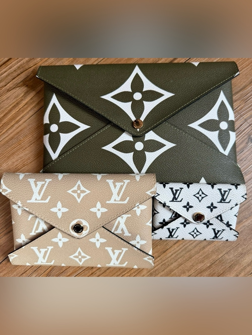 lv giant monogram kirigami pochette